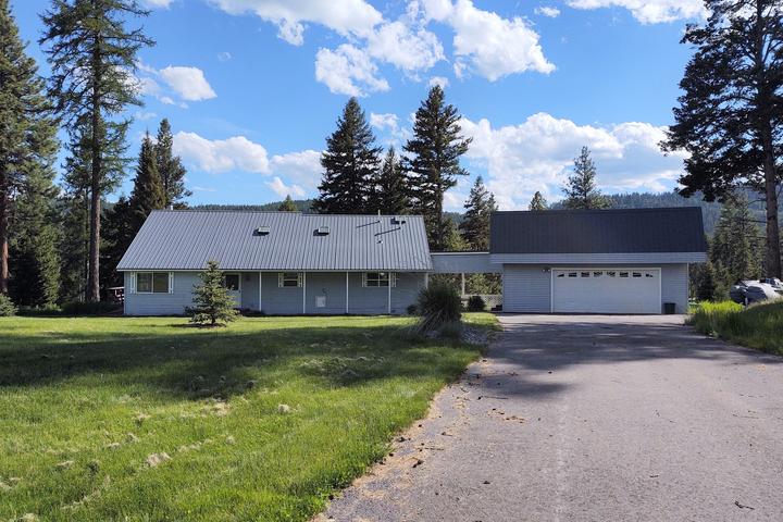 Pet Friendly Large & Comfortable Home on Clearwater River
