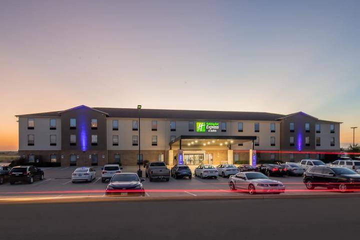Pet Friendly Holiday Inn Express & Suites N Waco Area - West an IHG Hotel