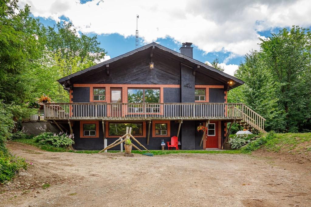 Pet Friendly Urban Chalet on Private 20 Acres in Meaford On