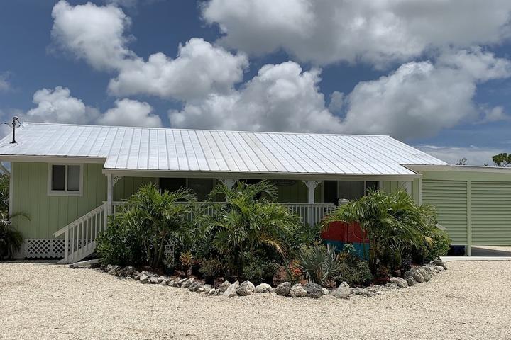 Pet Friendly Paradise Retreat - 3BR Home With Heated Pool