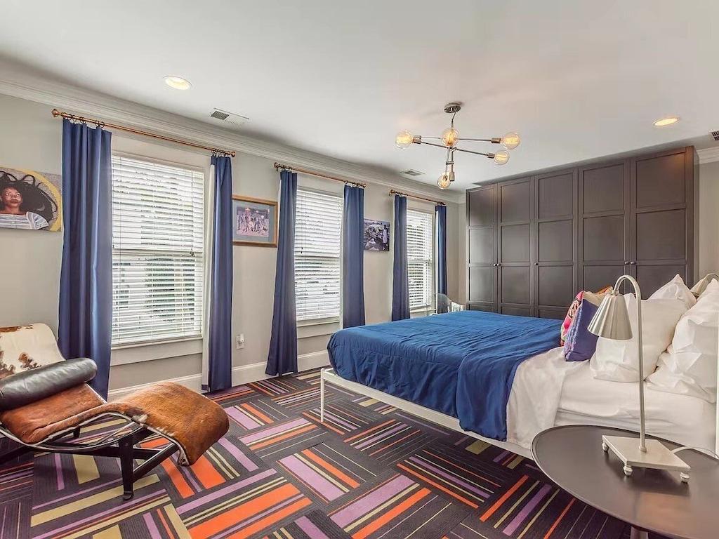 Colorful Gem Near ATL Airport Pet Policy