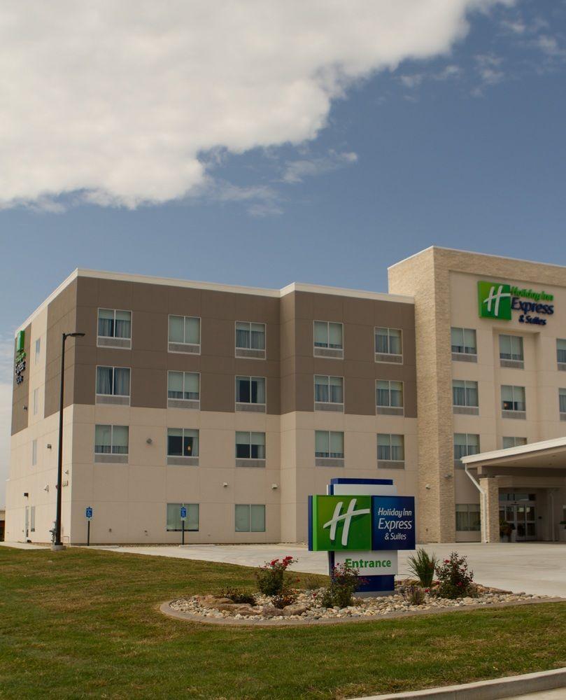 Pet Friendly Hotels In Litchfield Il Bringfido