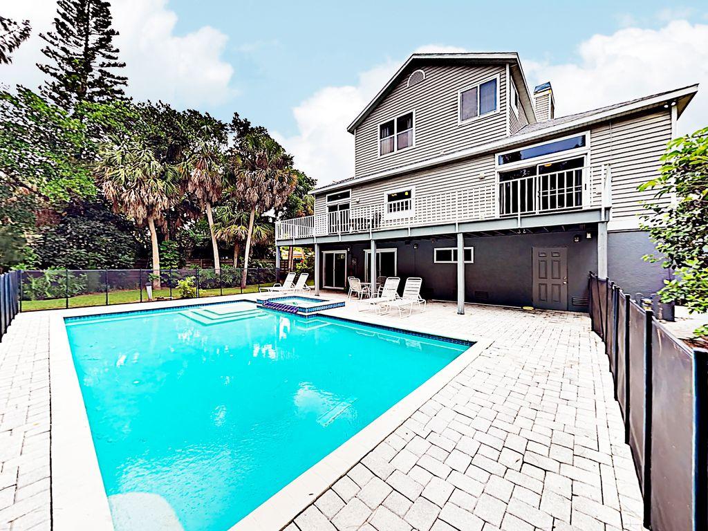 Spacious Siesta Key Paradise with Private Pool Pet Policy