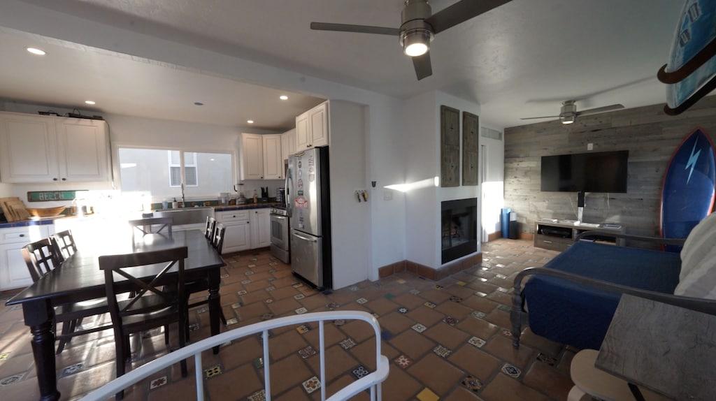 3/3 Newport Beach Cottage with Ocean Views Pet Policy