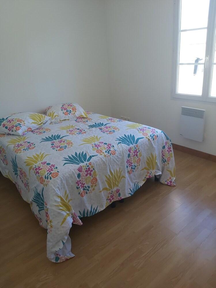 Pet Friendly Villa with Enclosed Garden 20 Minutes from Beach