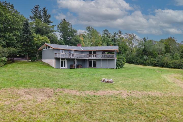 Pet Friendly Private 4-Bedroom Field House