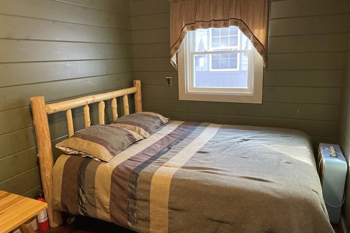 Pet Friendly Peaceful Pines Cottage 5 Minutes from Old Forge