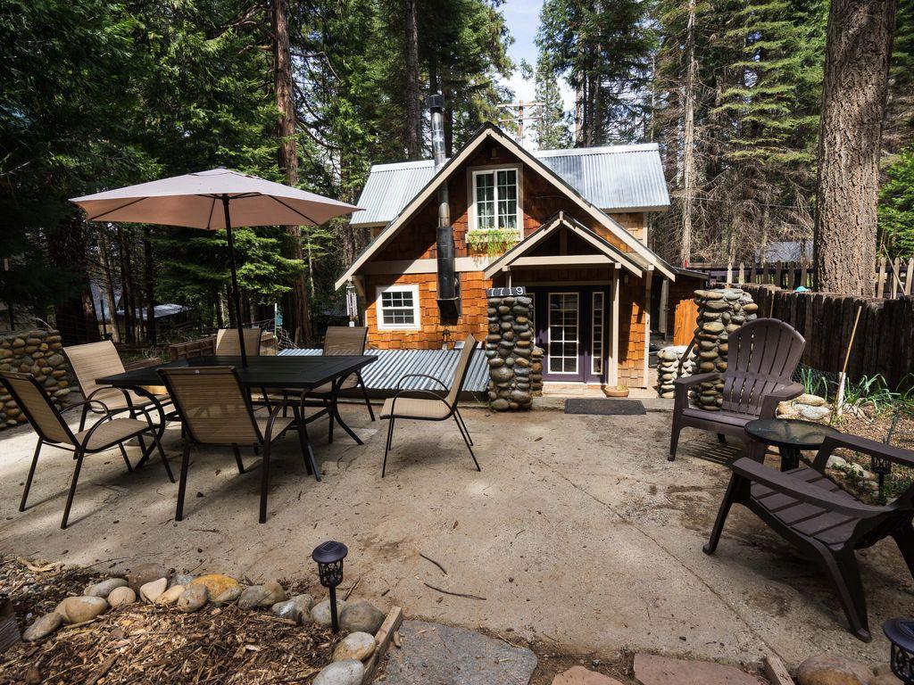 Cozy Yosemite Cabin W Hot Tub Pet Policy