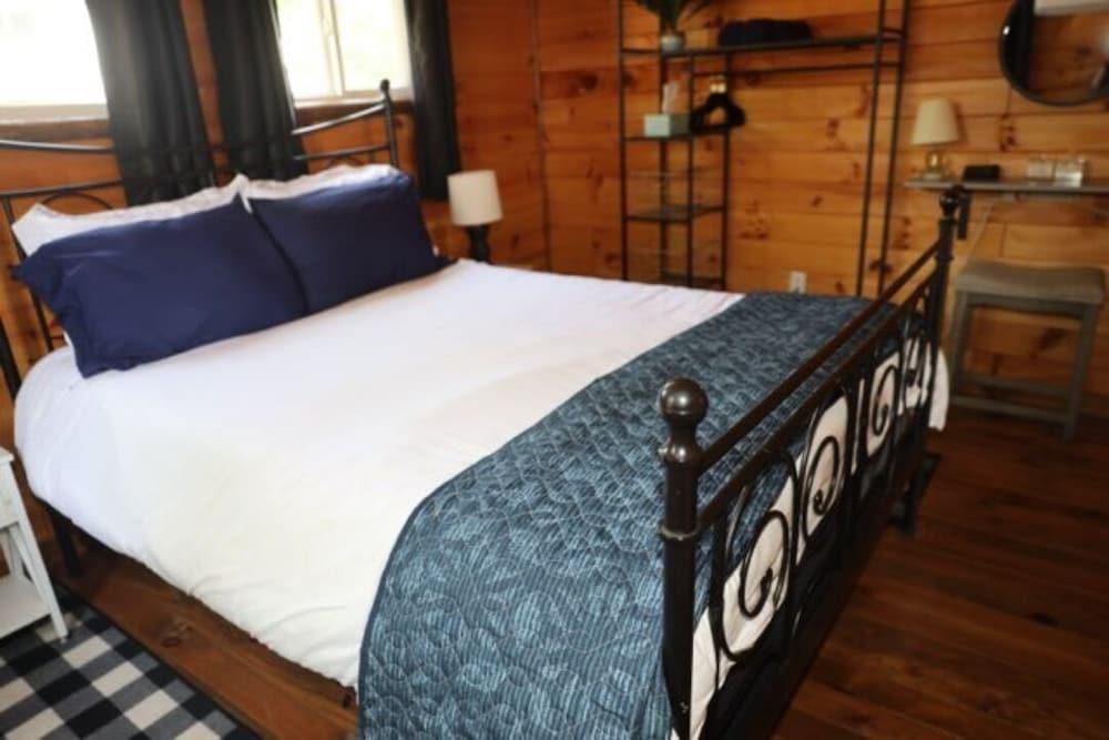 Cozy Cabin with Views of Lake Erie Pet Policy