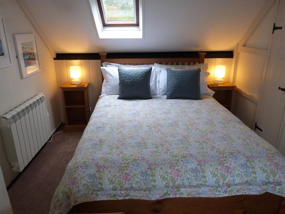 Pet Friendly Llwyn Ffynnon Cottage