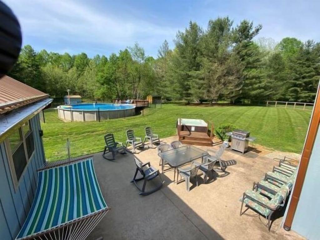 Pet Friendly Private Retreat with Pool & Hot Tub