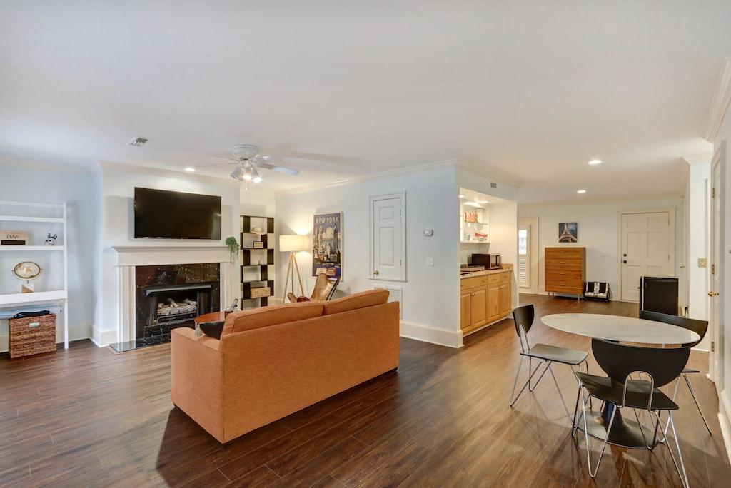 Garden Level Apt in Savannah's Historic District Pet Policy