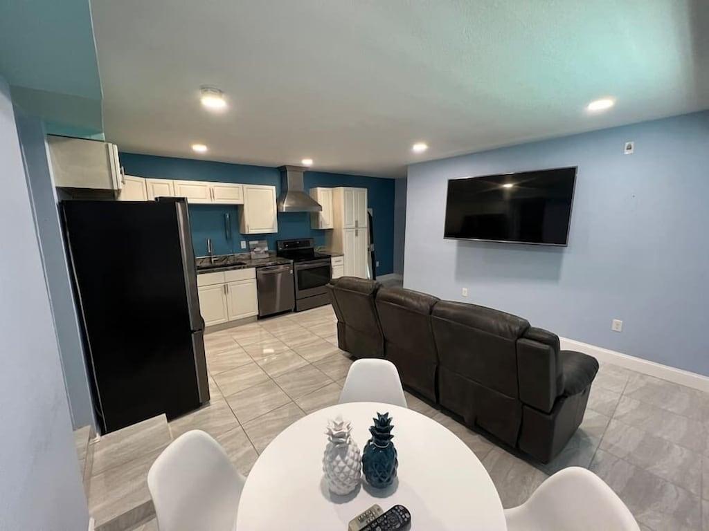 Beautiful Large Daytona Beach Condo Pet Policy