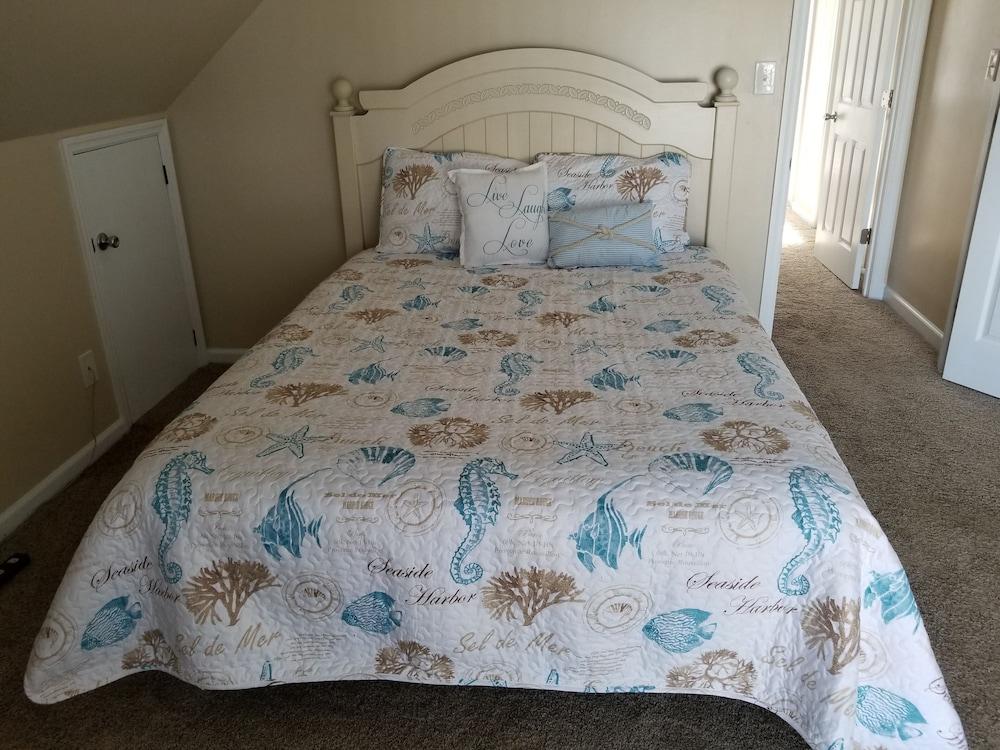 Pet Friendly Waterview Get Away 5 Minutes to Topsail Beach