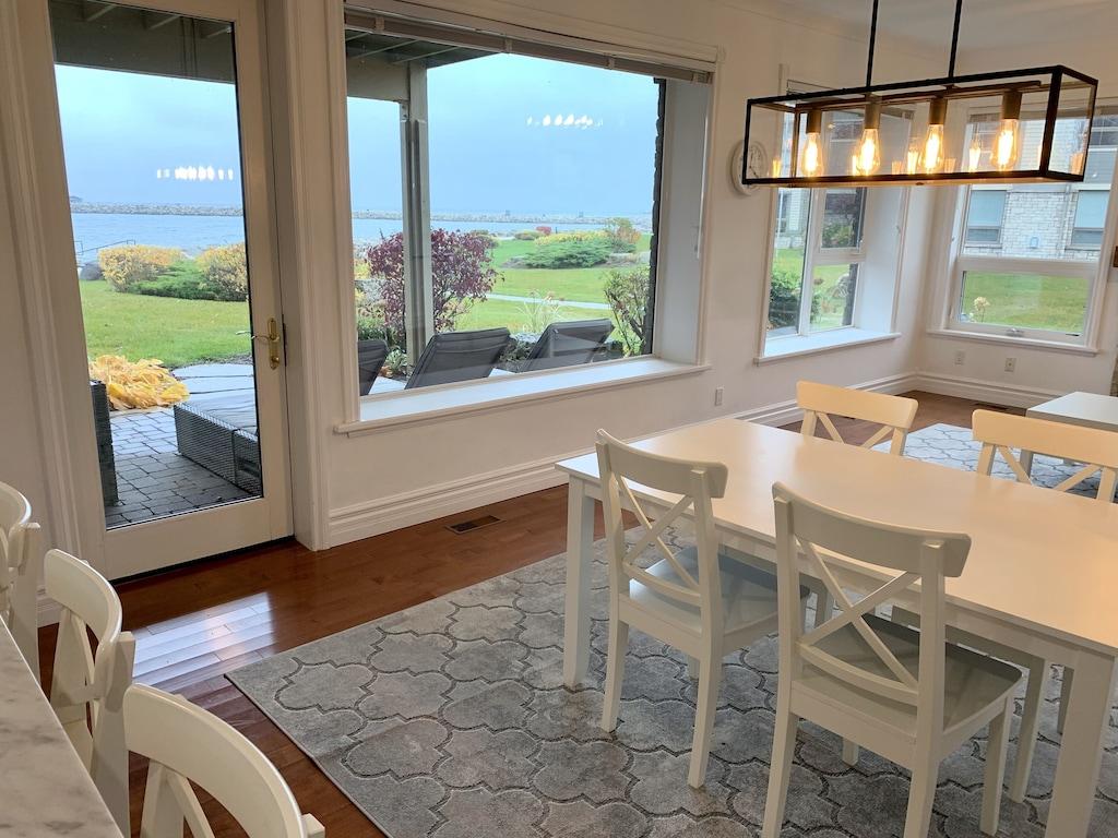 Lakefront Lighthouse Point in Collingwood Pet Policy