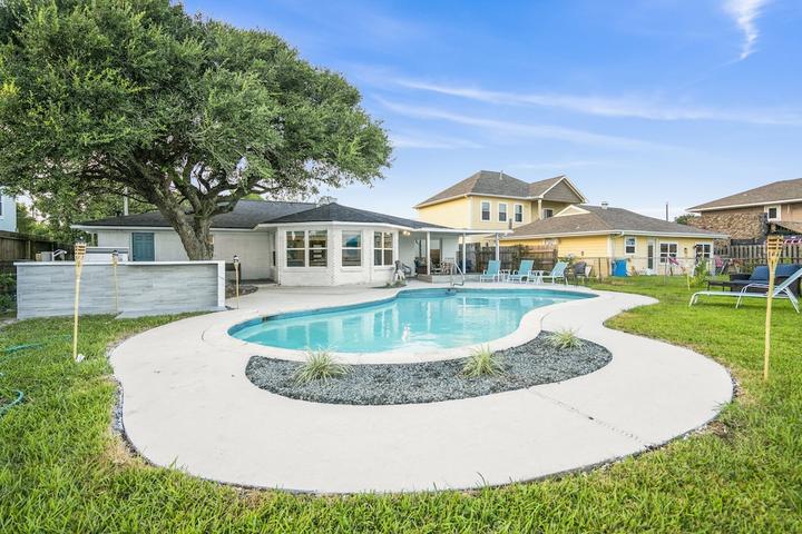 Pet Friendly Waterfront Home with Heated Pool on Trinity Bay