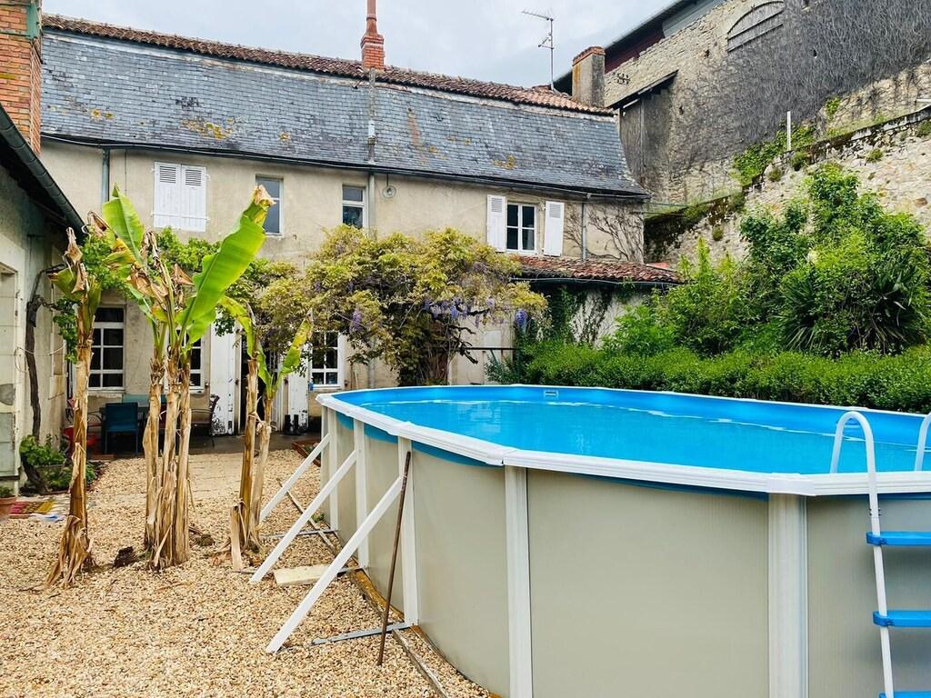 Pet Friendly Cosy Cottage with Pool in the Countryside