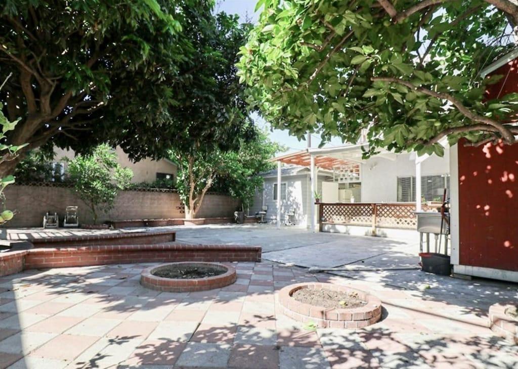 Boutique House with Huge Backyard Pet Policy