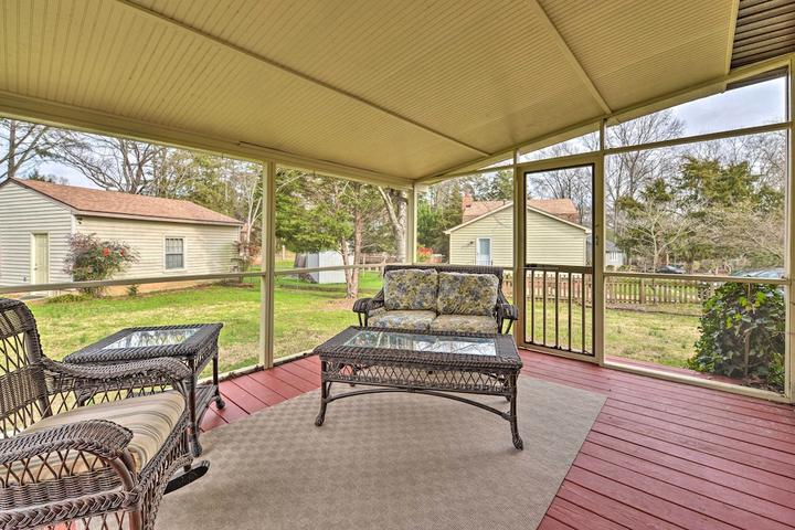 Pet Friendly Cozy 3BR Home With Yard & Screened-in Deck