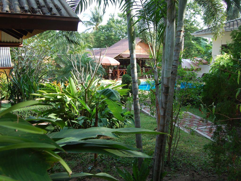 Pet Friendly Tropical Bungalow 2 Bedrooms