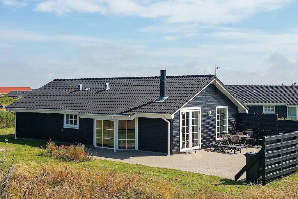 Pet Friendly Pretty 4BR Holiday Home With Sauna