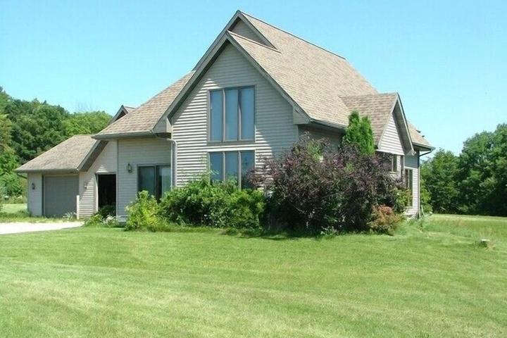 Pet Friendly Private & Peaceful Country Home Near Elkhart Lake