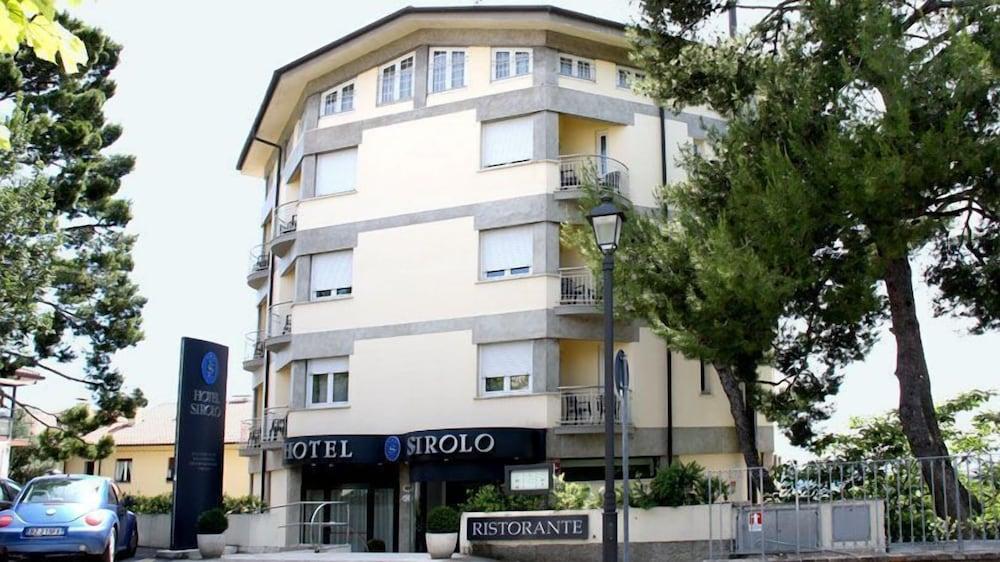 Pet Friendly Hotel Sirolo