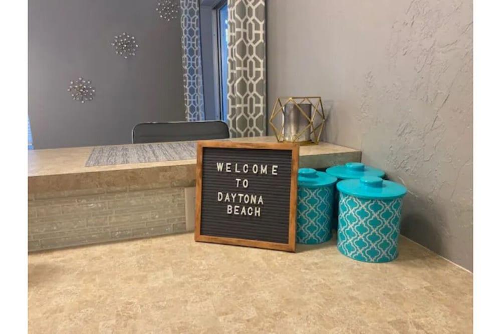 Cozy Daytona Beach Getaway with King Bed Pet Policy