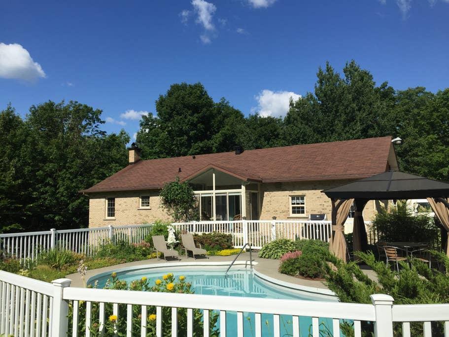 Saint Denis de Brompton Airbnb Rentals Pet Policy