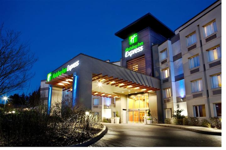 Pet Friendly Holiday Inn Express & Suites Langley an IHG Hotel