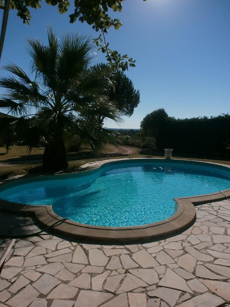 Pet Friendly 4/2 Villa with Swimming Pool