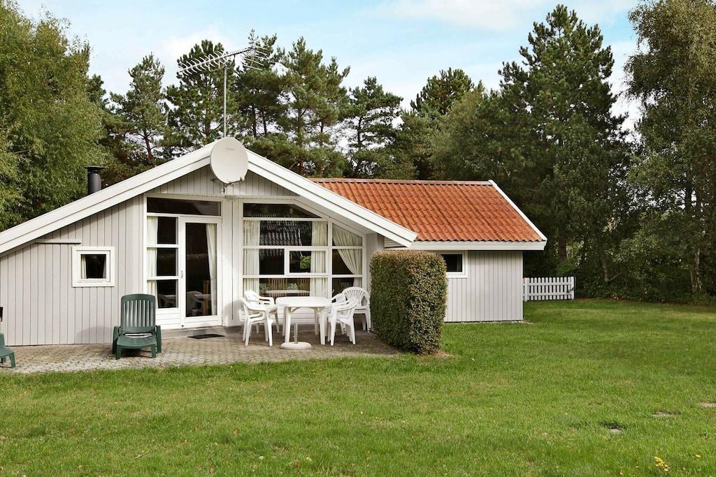Pet Friendly Quiet Holiday Home in Rodby Near Sea