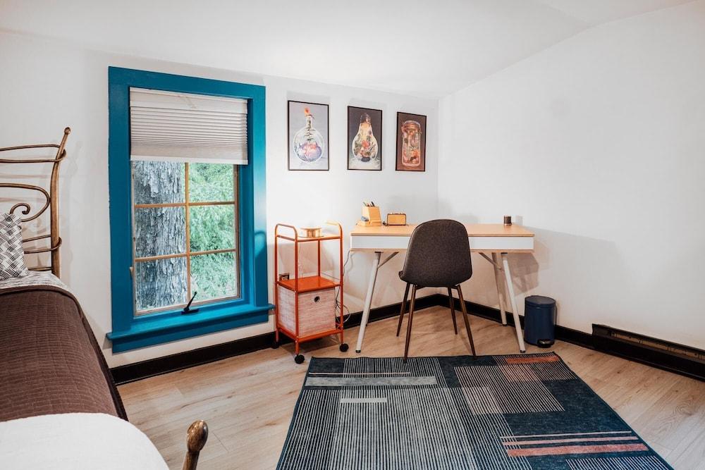 Cozy & Eclectic Woodstock Getaway Pet Policy