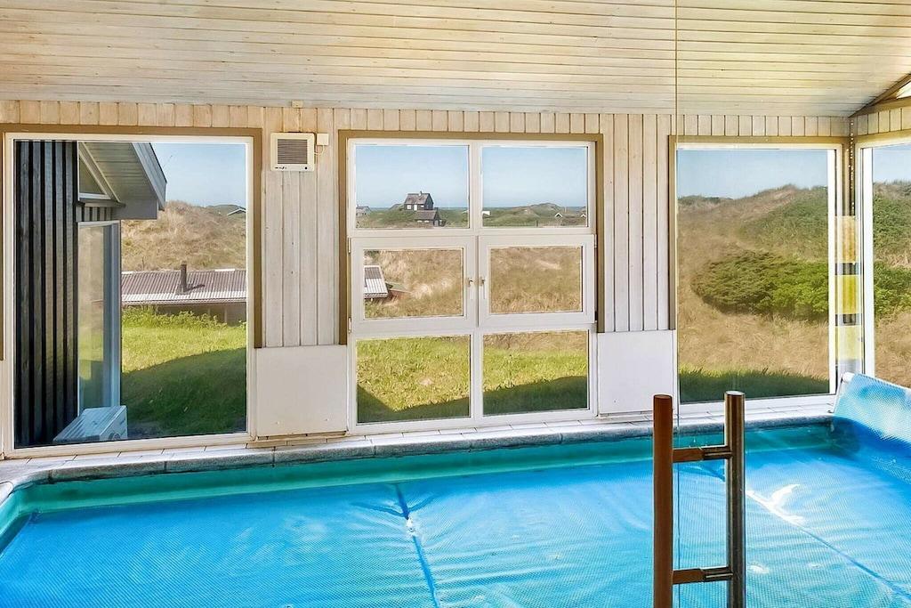 Pet Friendly Lavish Holiday Home with Swimming Pool