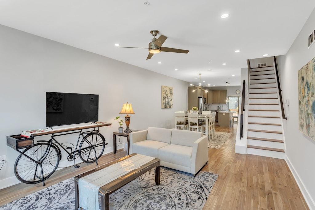 Large & In Charge Pet Policy