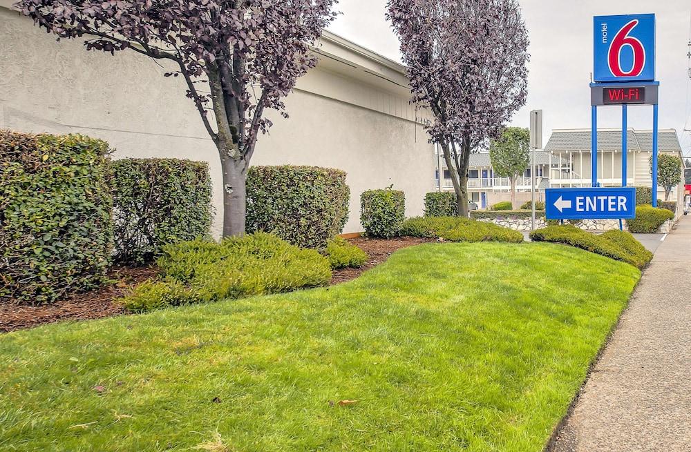 Pet Friendly Motel 6 Coos Bay Or