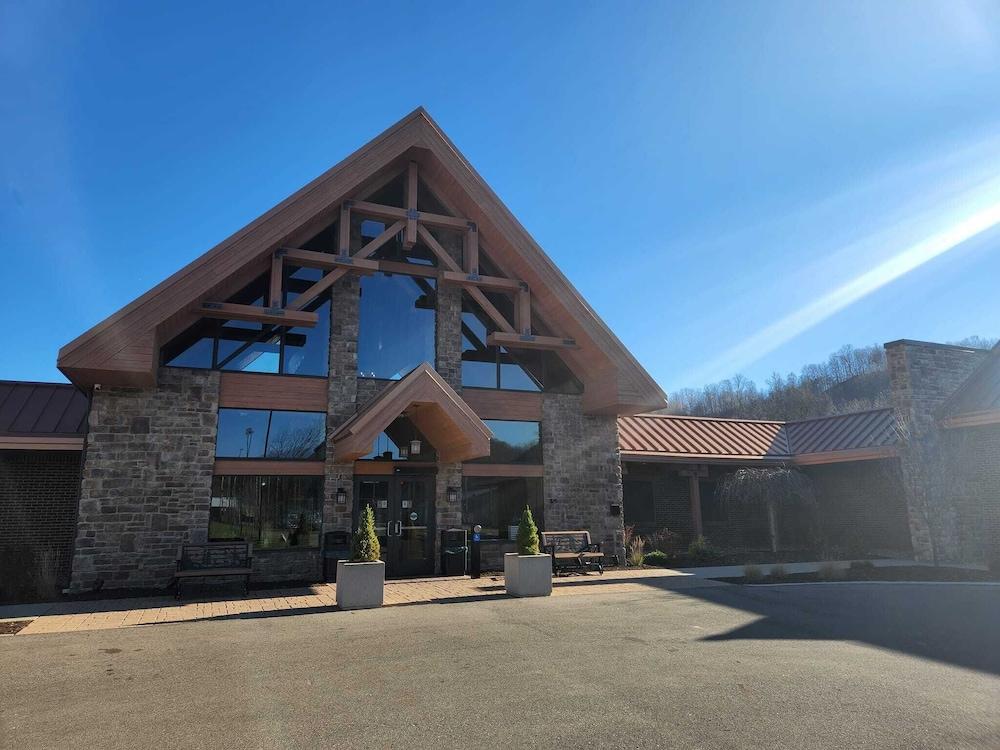 Pet Friendly The Lodge at Hocking College