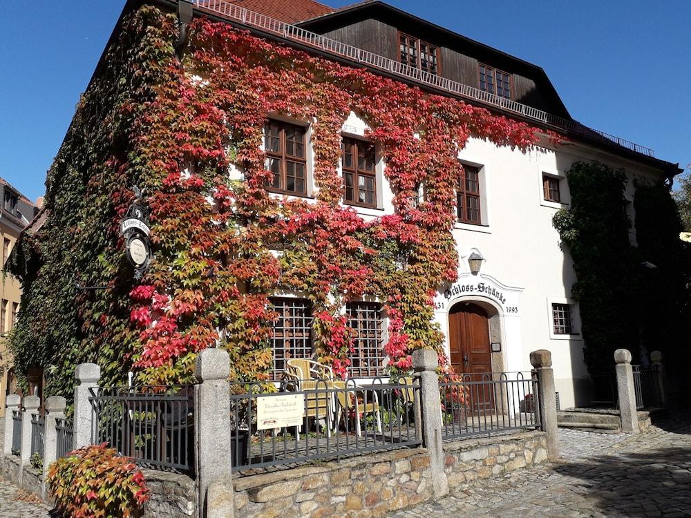 Pet Friendly Schloss-Schänke Hotel Garni Und Weinverkauf