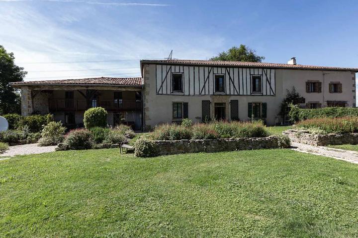 Pet Friendly Lxury French Farmhouse with Pool