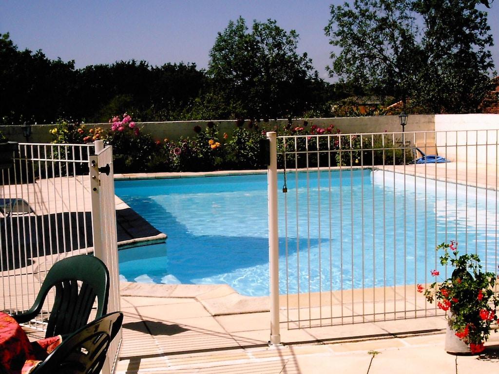Pet Friendly Country Home with Swimming Pool