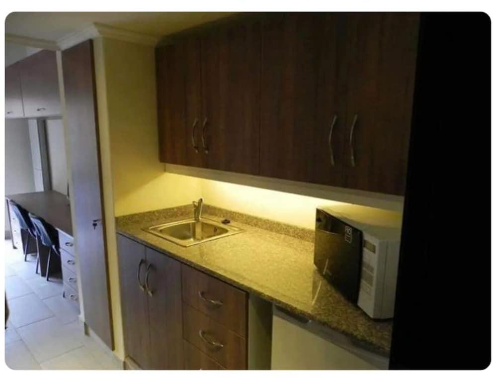 Pet Friendly 1BR Apartment with Terrace & Amenities