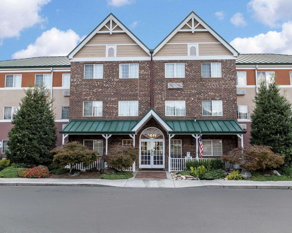 Pet Friendly MainStay Suites Knoxville Airport