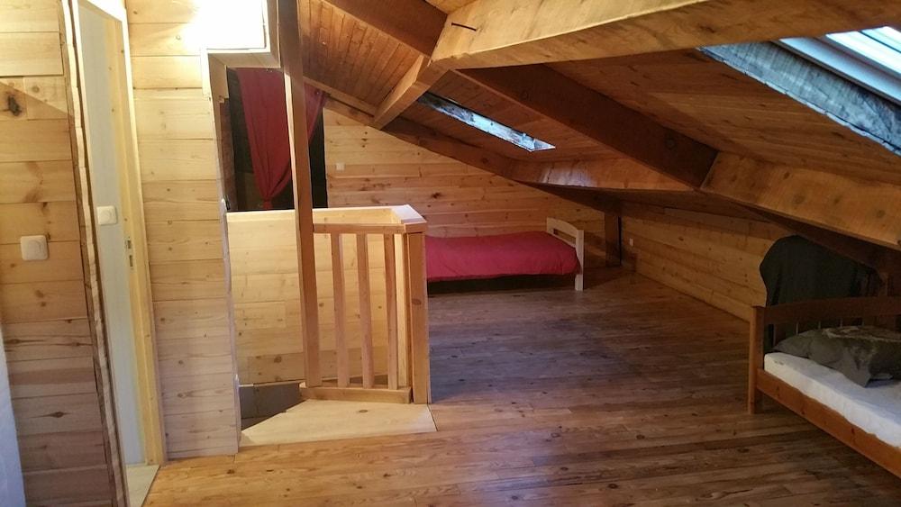 Pet Friendly Large Chalet with Panoramic View