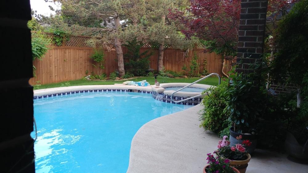 Warwick Pool & Spa Pet Policy