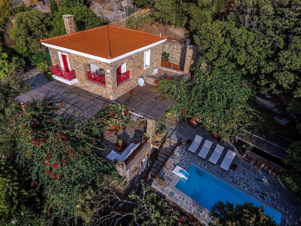Pet Friendly Luxurious Villa with Private Pool & Seaview
