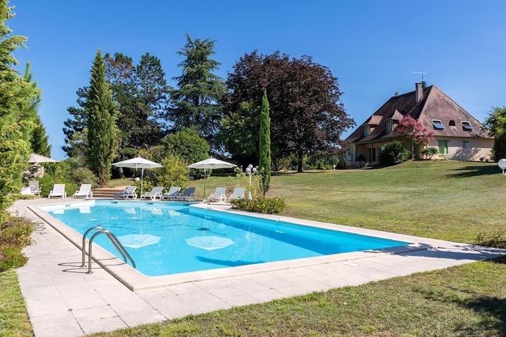 Pet Friendly Charming House with Swimming Pool Near Brantome