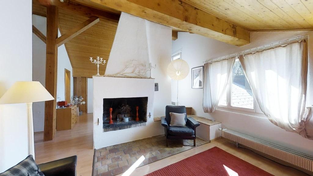 Attic Apartment in a SemiDetached House Pet Policy