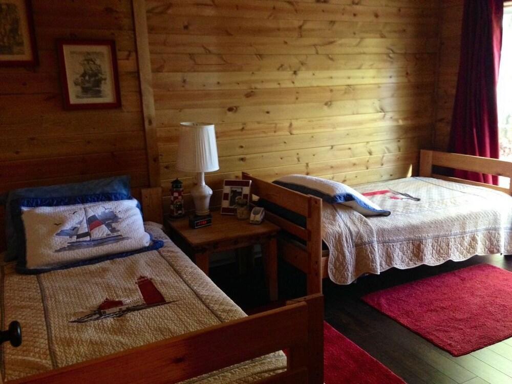 Pet Friendly Remote Guest House with Water Access
