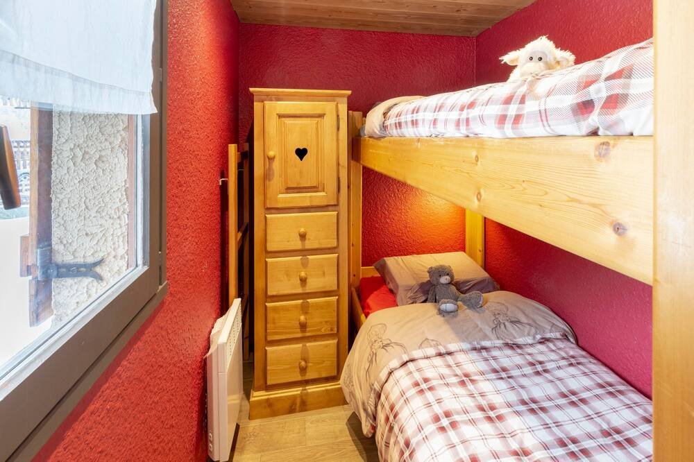 2 bedrooms, iron/ironing board, free WiFi