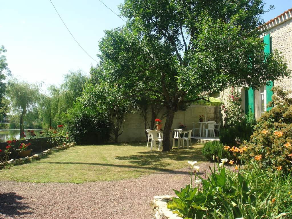 Pet Friendly Holiday House in the Heart of the Marais Poitevin